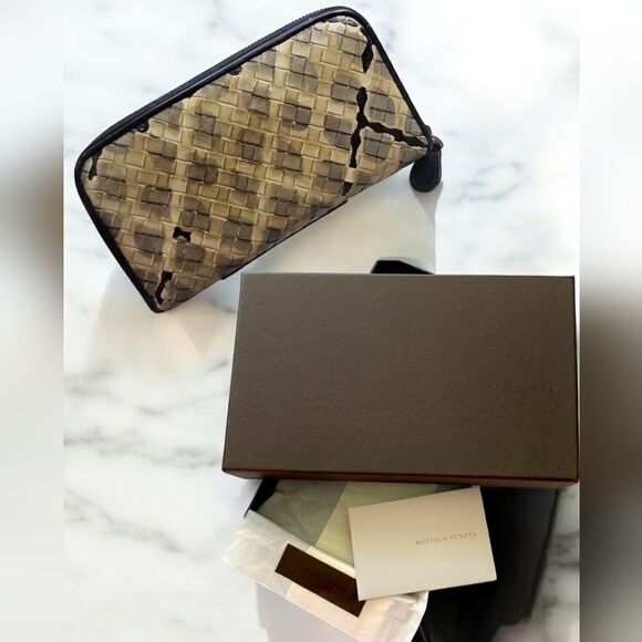 BOTTEGA VENETA Intrecciato Multicolor Leather Zip Wallet in Great ConditionW/box - Picture 1 of 15